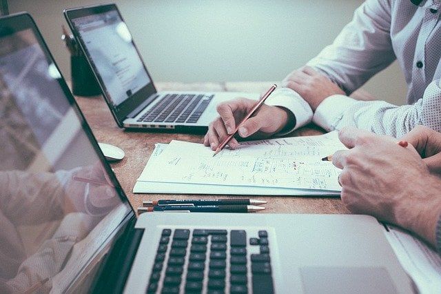 Lo que debe saber al redactar un plan de negocio para una empresa de techado