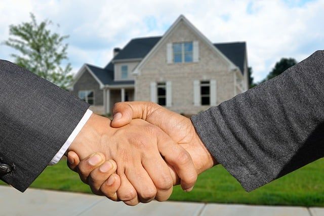 Paneles solares tradicionales vs tejas solares: ¿cuál es la diferencia?