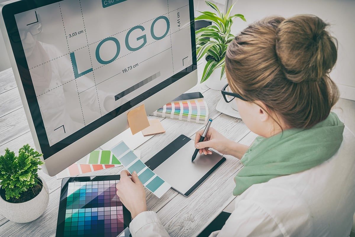 Consejos lógicos para el diseño de logotipos de techado para su nueva empresa de contrataciones