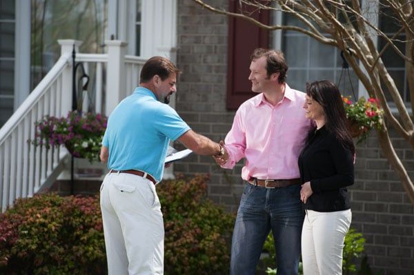 Roofing Relationships: Do’s and Don’ts to Keep Happy Homeowners