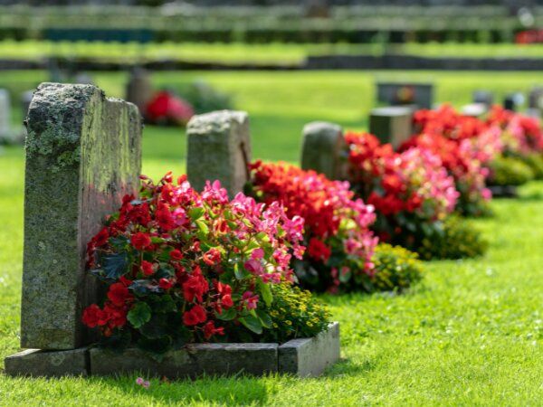 3 herramientas para cavar tumbas que hacen que los funerales sean más fáciles de gestionar