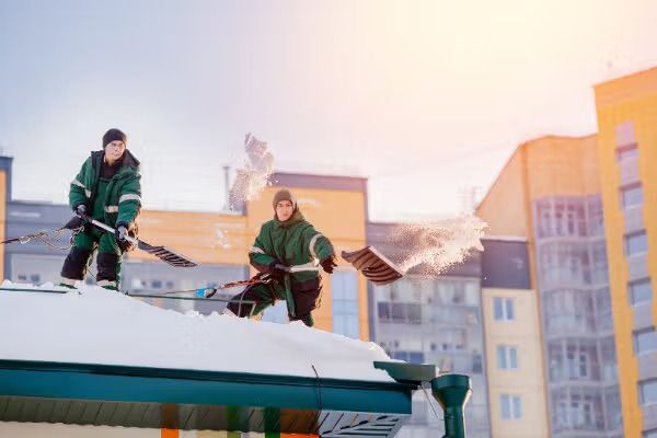 3 formas en que el RB4000 ayuda a las empresas comerciales de retirada de nieve en cubiertas