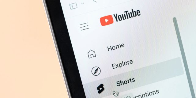 Examining the consumption of radical content on YouTube